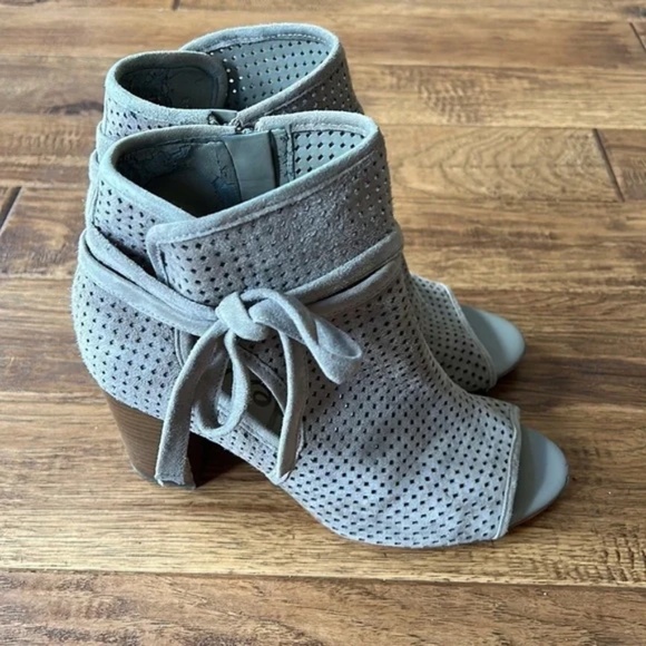 Sam Edelman Ellery Open Toe Bootie in Putty Perforated Suede Size 8 - Picture 5 of 14
